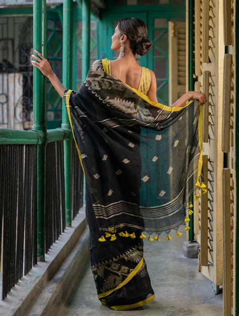 Buy Handwoven Elegance. Exclusive Linen Jamdani Saree - Black Beauty Online