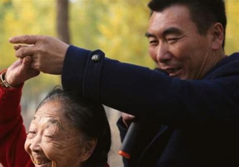 永嘉102岁老奶奶成了“老宝贝”，跟70岁儿子争着干活_澎湃号·政务_澎湃新闻-The Paper