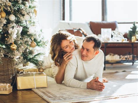 Christmas Bucket List: 45 Fun Christmas Date Ideas for Couples