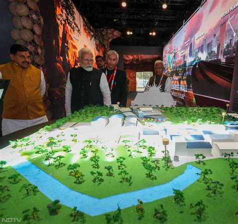 GIS 2025 में पहुंचे उद्योग जगत के कई दिग्गज, पीएम मोदी बोले- MP में ...