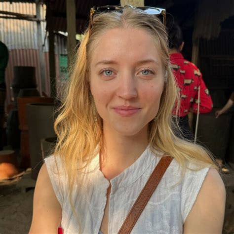 Olivia - French teacher - ₹2143/h