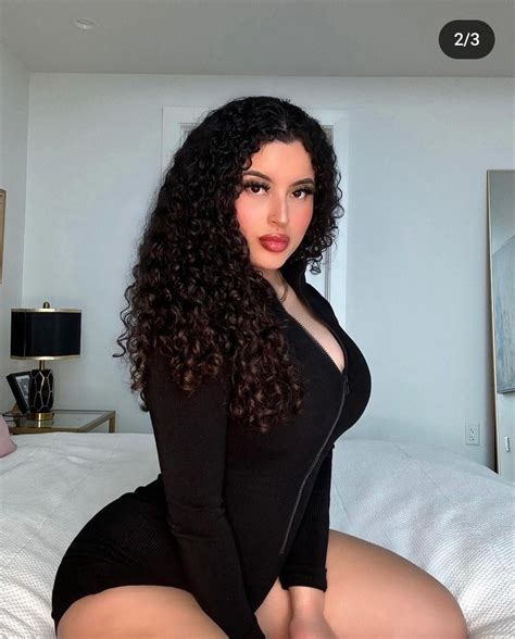 Bien tetona y qulona : r/siarly_mamix