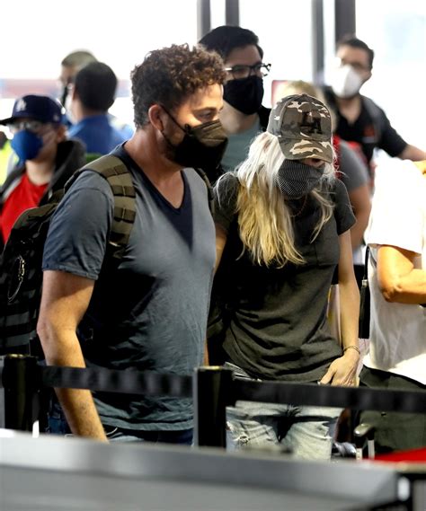 Anna Faris reveals why she and husband Michael Barrett eloped