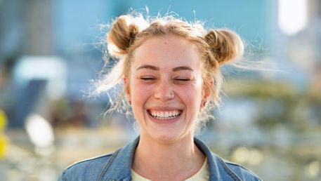 Hair Game: Try Out These Hairstyles That Require Less Shampoo Volume