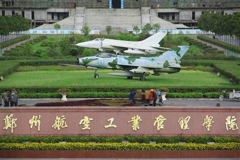 解读上海市航空服务学校翱翔之路_科教_新民网