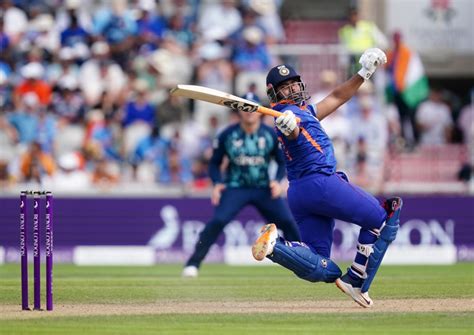 Hardik Pandya shapes to pull | ESPNcricinfo.com