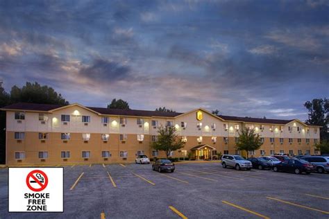SUPER 8 BY WYNDHAM CROMWELL / MIDDLETOWN - Motel Reviews, Photos, Rate ...