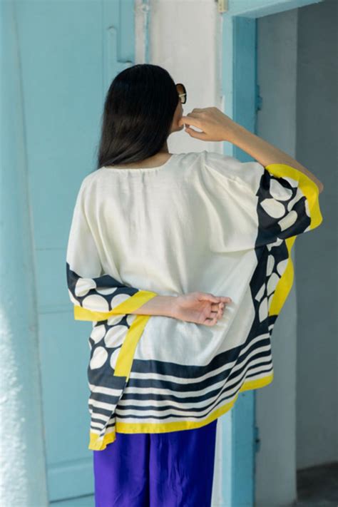 The 'Peela Phool' Kimono – Aeshaane by Neesha Amrish