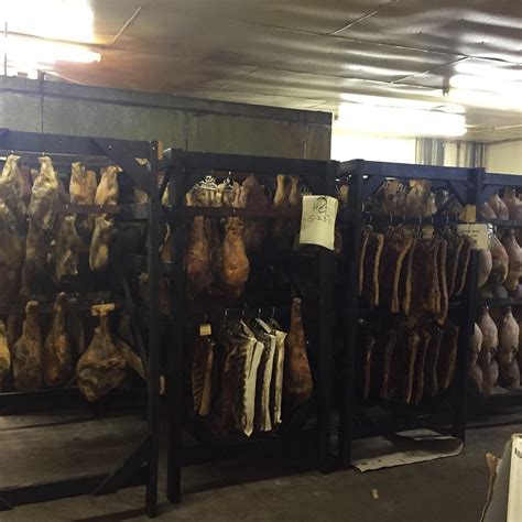 BENTON'S SMOKY MOUNTAIN COUNTRY HAMS (2025) All You Need to Know BEFORE ...