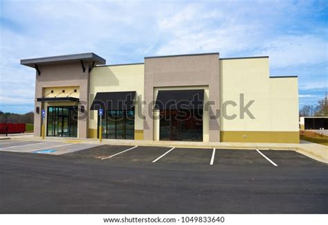 Commercial Retail Building Images 的图像结果