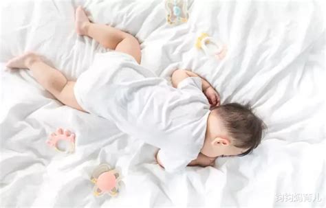 婴儿睡觉不踏实易惊醒（婴儿睡觉不踏实是缺钙或微量元素吗）-幼儿百科-魔术铺