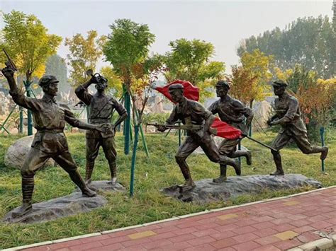 八路军红军战士冲锋号雕塑 - 方圳玻璃钢
