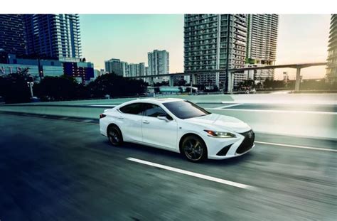 2024 Lexus ES Interior, Cargo Space & Seating | U.S. News