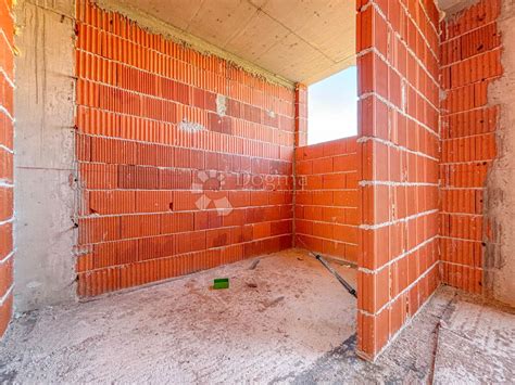Kanfanar, atraktivna villa u roh-bau fazi s pogledom na more