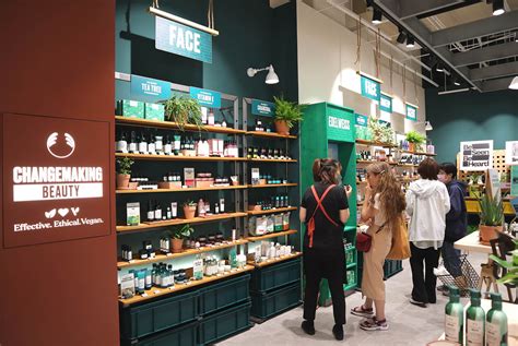 綠色美妝先驅The Body Shop美體小舖順應ESG浪潮，以全新Workshop永續概念店創造消費新體驗｜天下雜誌