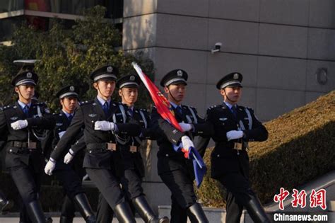 全国模范公安单位、广州市公安局出入境管理支队二大队：数据赋能让群众更便利_南方网