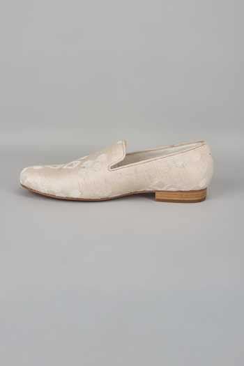 Buy Ivory Embroidery, Zari Embellished Loafers For Men by SALIL BHATIA ...