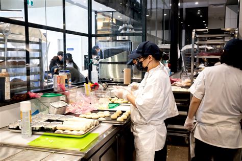 Canada's first Paris Baguette opens in Toronto and here's what it looks ...