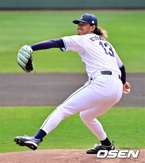 [Photo] Seibu's Takahashi faces Doosan - CHOSUNBIZ