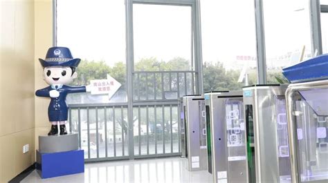 济南市首个24小时出入境自助服务厅启用 全年无休_济南齐鲁花园医院