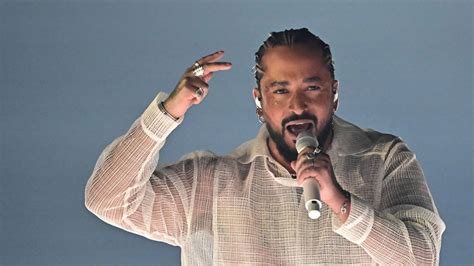 Le chanteur Slimane accusé de harcèlement sexuel - RTBF Actus