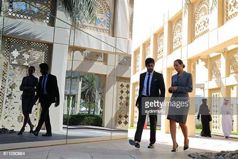Business People Walking No Watermark 的图像结果