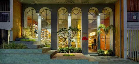This airy library was once a dilapidated parking lot | Goodhomes.co.in