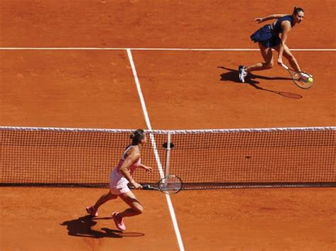 Aria Sabalenka, Stefanos Tsitsipas and Andrey Rublev opened the ...
