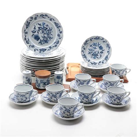 Hutschenreuther, Bernard Boch with Other Blue Onion Dinnerware | EBTH
