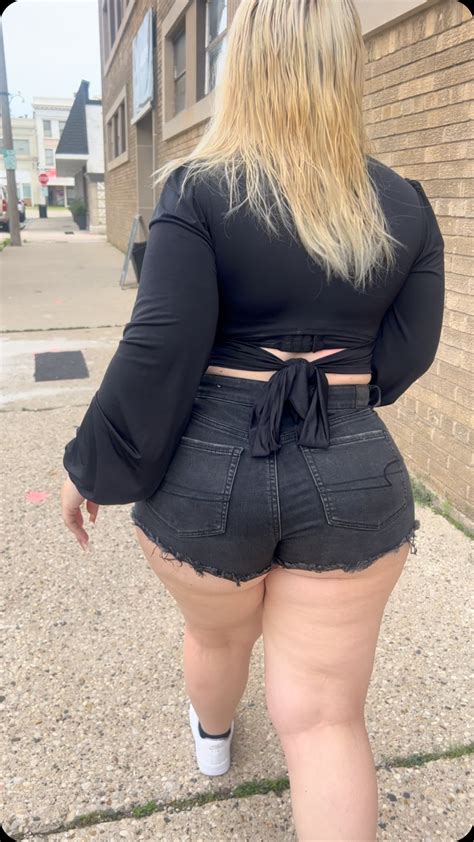 Harmony Nicole (@official_mrskattycakes) • Instagram photos and videos