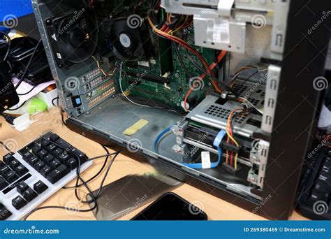 CPU Inside a Computer 的图像结果