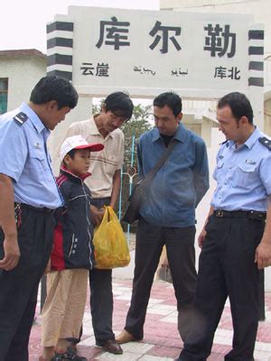 紧急搜寻新疆失踪儿童续：10岁男孩回到家中_新闻中心_新浪网