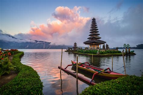 Stunning Indonesia Country Pictures: Landscapes & Culture