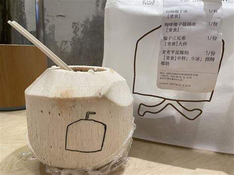 探访椰子制品cococean上海首店：现场点单排队约30分钟，主要客群为年轻女白领-FoodTalks全球食品资讯