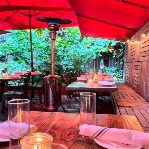 Small Restaurant 的图像结果