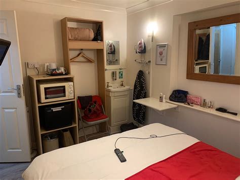 THE RAILWAY SLEEPER LODGE (Colchester, Essex) - B&B Reviews, Photos ...