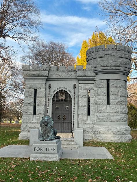 Crown Hill Cemetery, Indianapolis - Tripadvisor