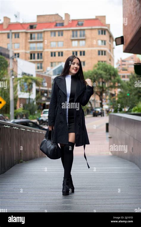 Business Women Walking 的图像结果