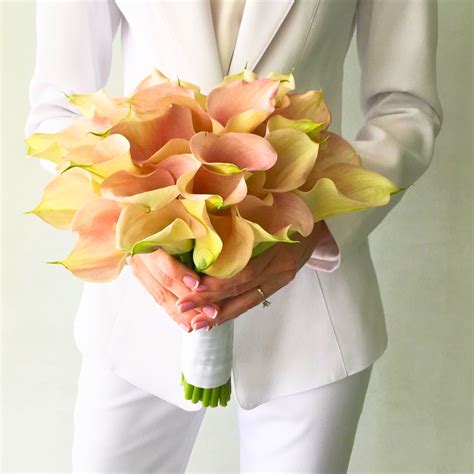 Calla Lilies Return as Chic Staples in Wedding Florals