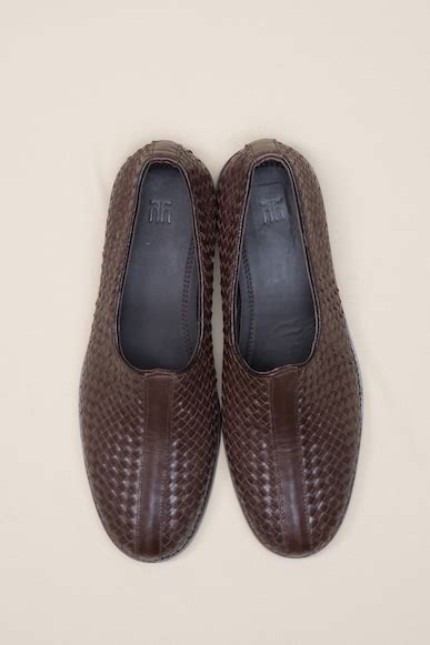 Buy Tan Textured Pattern Leather Shoes for Men from Tasva 1078169