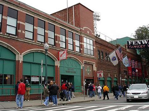 https://mlblogsredsoxinsider.files.wordpress.com/2009/03/fenway20park20old20windows1.jpg