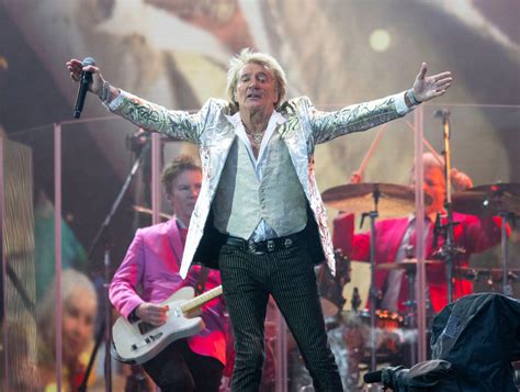 Sir Rod Stewart unveils latest member of legendary 70s band at Scots ...