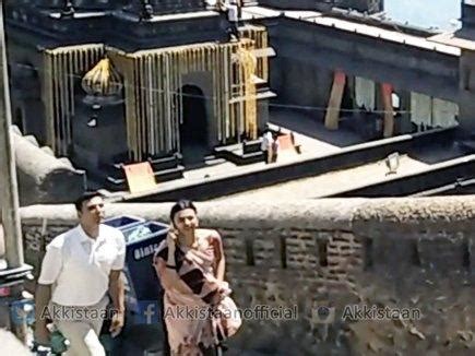 PadMan FIRST pics out: Akshay Kumar and Radhika Apte shoot for a ...
