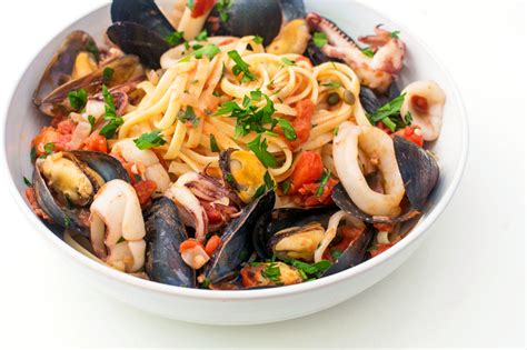 How to Cook Seafood Pasta 的图像结果