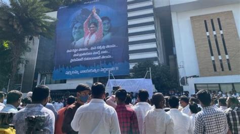 YS Sharmila likely to make political entry into Telangana - India Today