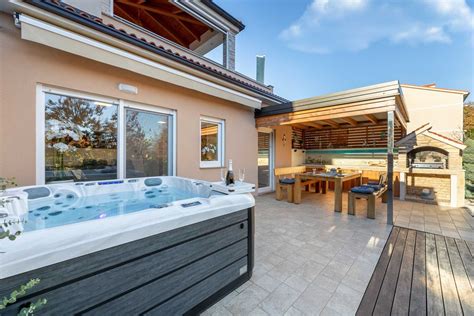 Holiday apartment Taja with Jacuzzi for rent in Čižići (Krk) | Adria Villas