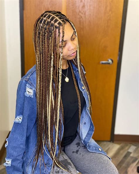 Waist Length Medium Knotless Box Braids / Prices and openings click below.