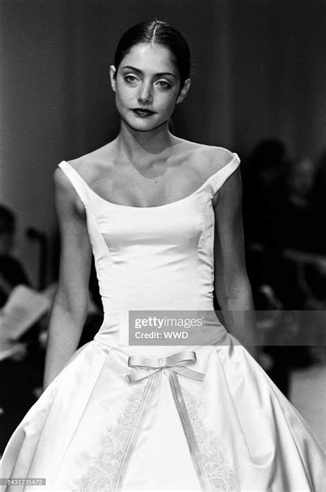 Vera Wang Spring 1999 Bridal Collection Fashion Show in 2025 | Wedding dresses vera wang, Dream ...