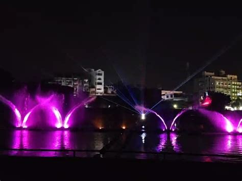 Musical fountain show at Tata Lake in Navsari draws houseful