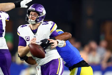 Rams vs. Vikings results: LA dominates, tie NFL playoff sack record